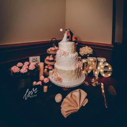 Love Cakes By Dorothy Lane Market - Princess pink cupcakes