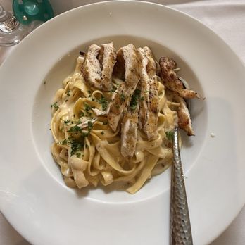 Mama's Meatball - Alfredo with chicken - Italian Near Me - San Luis Obispo, California Mama's Meatball - Alfredo with chicken - Italian Near Me - San Luis Obispo, California
