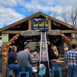 Rising River Brewing - Tiki bar