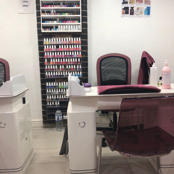 Nail Lounge - Nail Salons Near Me - London, XGL