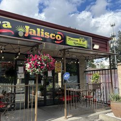 Viva Jalisco Mexican Restaurant - Patio seating