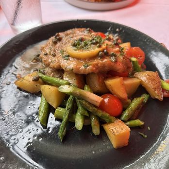George’s Bistro & Bar - Chicken piccata - Pizza Near Me - Houston, Texas George’s Bistro & Bar - Chicken piccata - Pizza Near Me - Houston, Texas