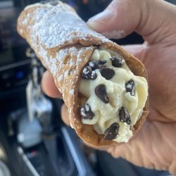 Cugino's Italian Deli & Pizzeria - Cannoli