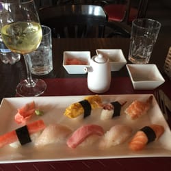 Yoko Sushi & Teppan Bar - Combo mixto de nigiris