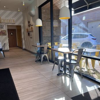 Starbird Chicken - Dining area - Chicken Shop Near Me - Walnut Creek, California