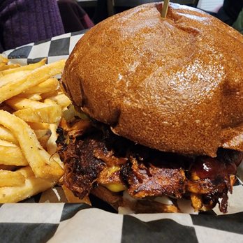 The Green Owl Cafe - Jackfruit burger - Vegetarian Near Me - Madison, Wisconsin