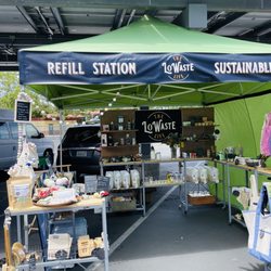 Rose Garden Farmers' Market - The LoWaste Life booth