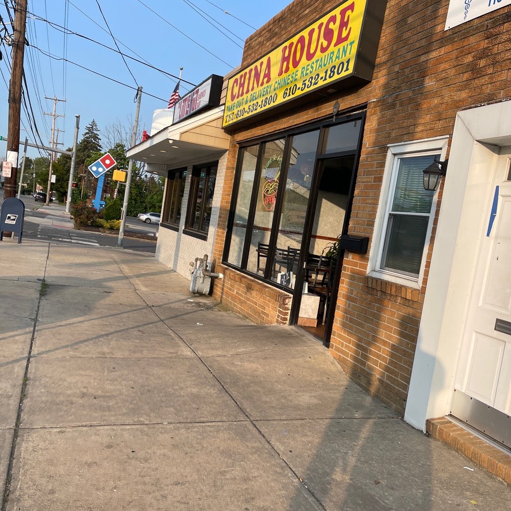 the outside of a chinese restaurant