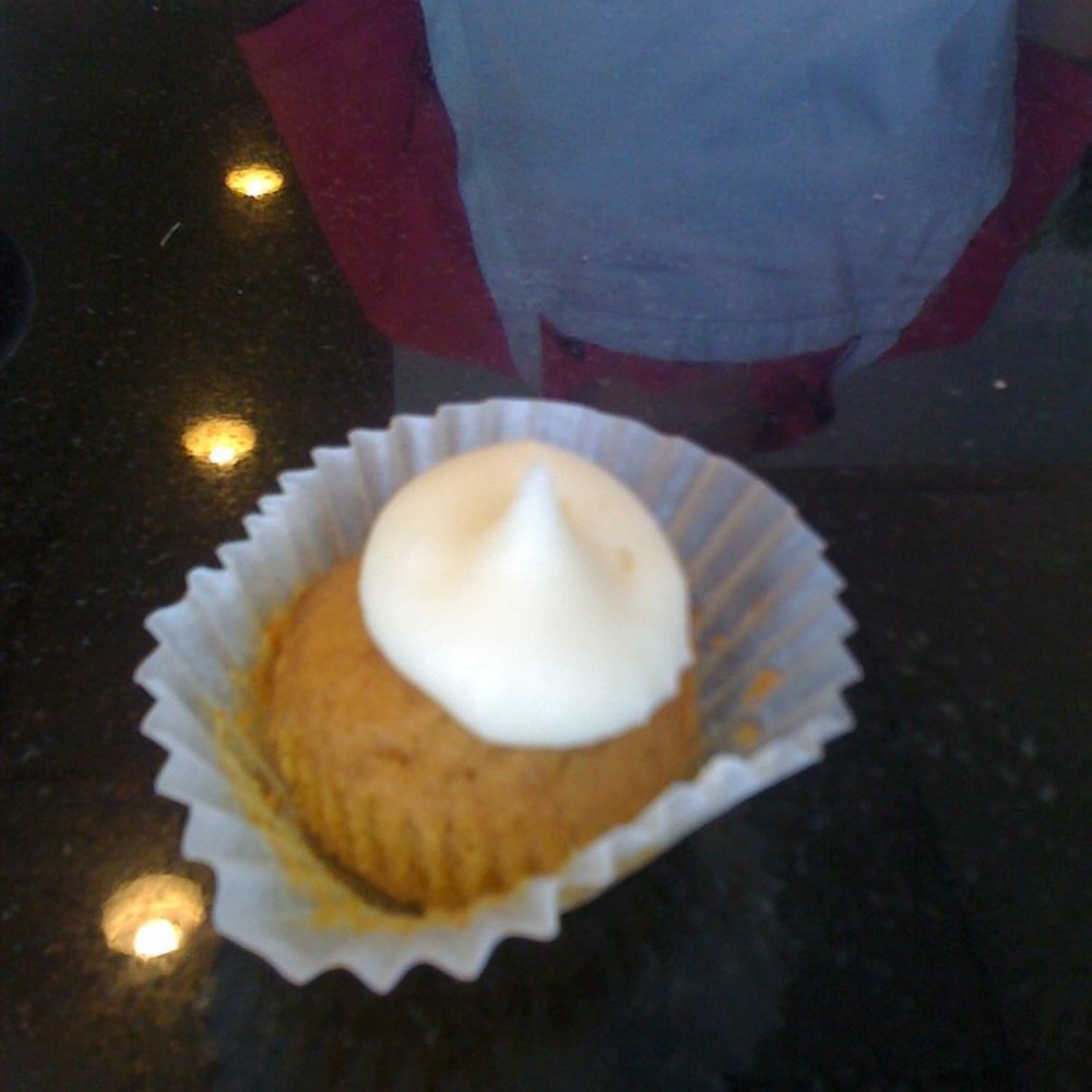 Short & Sweet Bakeshop - Sample Pumpkin Spice Cupcake - Bakeries Near Me - Toronto, Ontario
