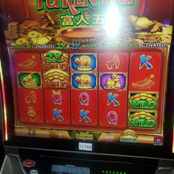 Grand Victoria Casino - A Caesars Rewards Destination - This machine destroyed for technical problem my money. Rude manager. No reimbursement on money. BAD! BAD! BAD! DON'T GO THERE!!!