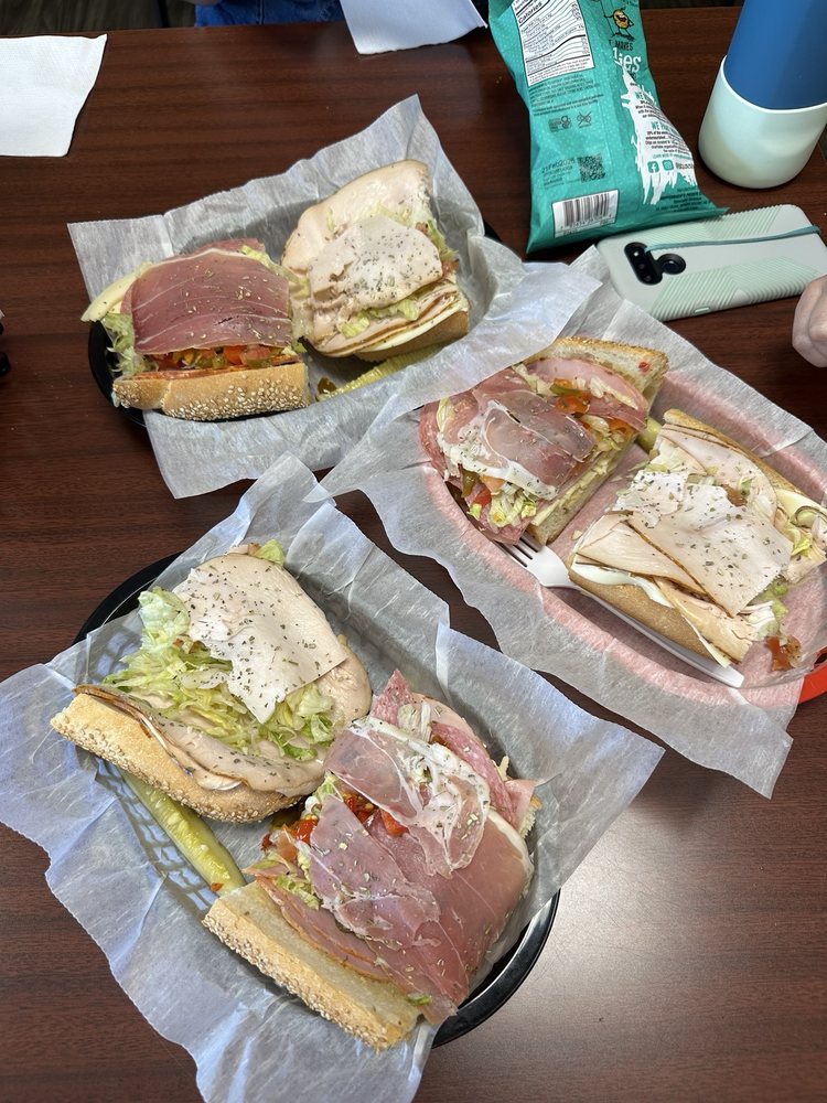 Dinunzio's Authentic Italian Hoagie Logo