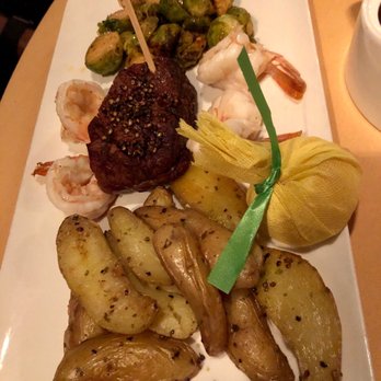 Hugo's Cellar - Petite Surf and Turf Aux Poivre with fingerling potatoes - American Near Me - Las Vegas, Nevada Hugo's Cellar - Petite Surf and Turf Aux Poivre with fingerling potatoes - American Near Me - Las Vegas, Nevada