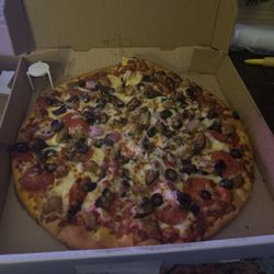 G-Licious Pizza - A delicious Deluxe Pizza - 12" Medium (8)