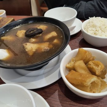 Cafe TPT - Bak kut teh 肉骨茶 - Chinese Near Me - London, XGL