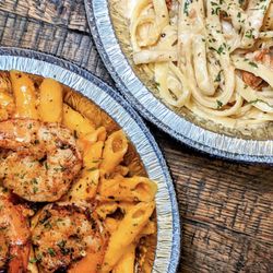 Funculo - PinkVDK Cajun shrimp
Fettuccine Alfredo shrimp