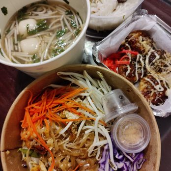 Dancing Spoons - Shrimp Pad Thai, Tom Yum Noodle Soup, Takoyaki - Thai Near Me - San Gabriel, California