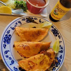 Queso Birria Tacos en su Consomé Delicious