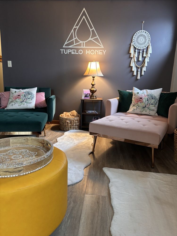 Tupelo Honey Spa Logo