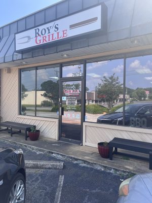 Roy's Grille by null