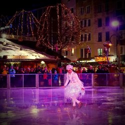 Kölner Eiszauber auf dem Heumarkt - Eiszauber auf dem Weihnachtsmarkt auf dem Heumarkt in der Kölner Altstadt