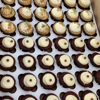 Cupcakin' Bake Shop - Key lime and red velvet mini cupcakes - Bakeries Near Me - Berkeley, California