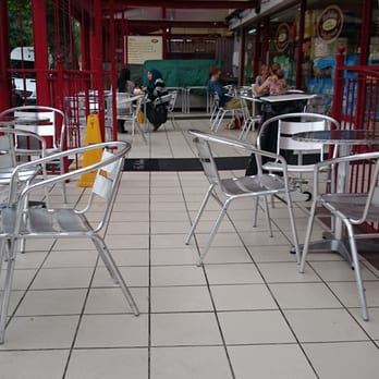 Barbakan Delicatessen - Veranda seating for the crowd. - Bakeries Near Me - Manchester, XGM