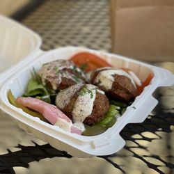 Garlic Crush - FALAFEL* - IG: @nelson_eats