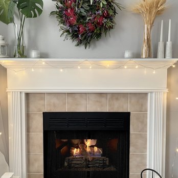 Flowers by Árvore De Luz - Protea wreath hung over my fireplace - Florists Near Me Flowers by Árvore De Luz - Protea wreath hung over my fireplace - Florists Near Me
