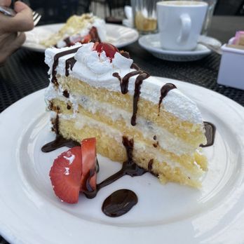 Boston Fish Market - Cannoli Cake - Seafood Near Me - Des Plaines, Illinois