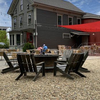 Smuttynose Brewing - Tasting Bar - outdoor seating area - Beer Gardens Near Me - Hampton, New Hampshire