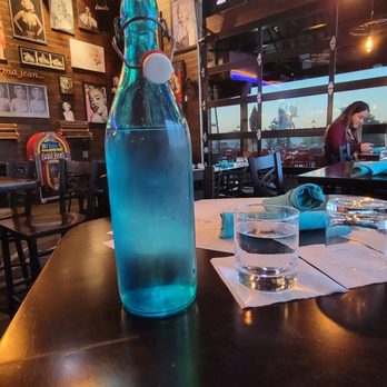 The Rim - Decor and table set up - American Near Me - Burleson, Texas