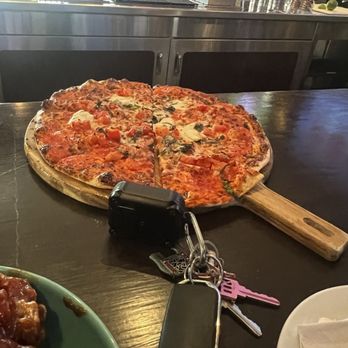 Rusty Bucket Restaurant and Tavern - Margarita pizza - American Near Me - Columbus, Ohio