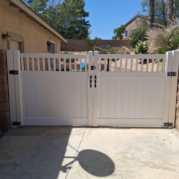 West Coast Welders And Construction Services - Vinyl gates were left looking brand new again. - Handyman Near Me - Fontana, California West Coast Welders And Construction Services - Vinyl gates were left looking brand new again. - Handyman Near Me - Fontana, California