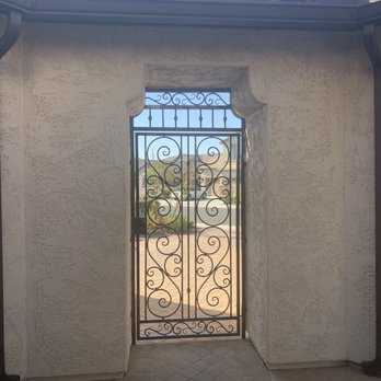 Sun King Fencing & Gates - Courtyard gate - Fences & Gates Near Me