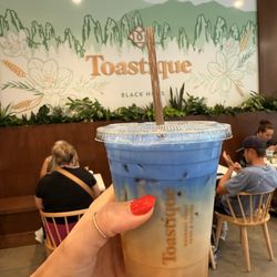 Toastique - Spirulina iced latte