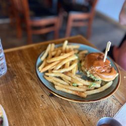 Enclave Grille - 'Clave Burg with fries