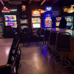 Inn Between - Video poker and seating