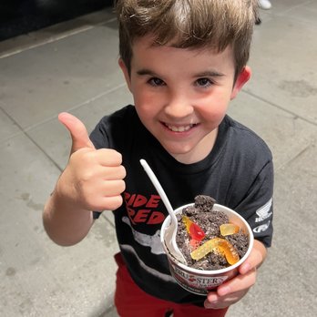 Bruster's Real Ice Cream - Dirt sundae - Desserts Near Me - Leesburg, Virginia