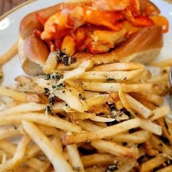 Saltine - Lobster Roll with Truffle fries - Seafood Near Me - Norfolk, Virginia