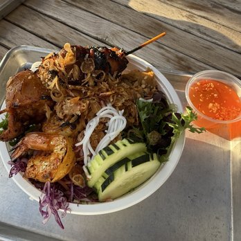 Kulantro - Kulantro Noodle Bowl w/ Grilled Chicken - Vietnamese Near Me - Albuquerque, New Mexico