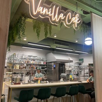 Vanilla Cafe - Lots of seating - Cafes Near Me - Miami, Florida