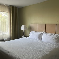 Candlewood Suites Wichita East