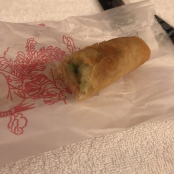 Jade Palace - Egg roll. Rock hard on the outside, complete mush on the inside - Chinese Near Me - Ottumwa, Iowa