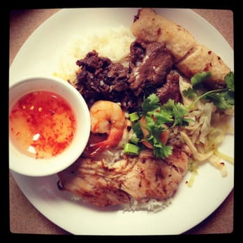 Ginger Restaurant - Grilled chicken breast, beef, shrimp, and spring roll. - Vietnamese Near Me - Toronto, Ontario