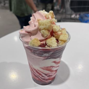 Costco - Strawberry shortcake ice cream - Department Stores Near Me - Gilroy, California