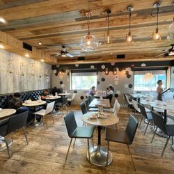Mavi's Pizza and Pasta - Indoors