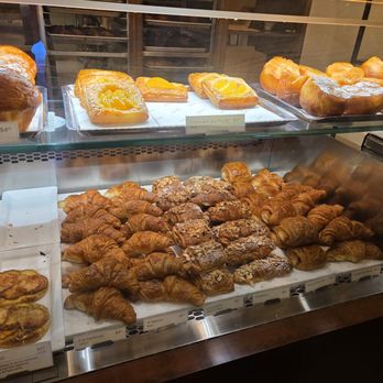 Le Panier - Goodies - Bakeries Near Me - Seattle, Washington