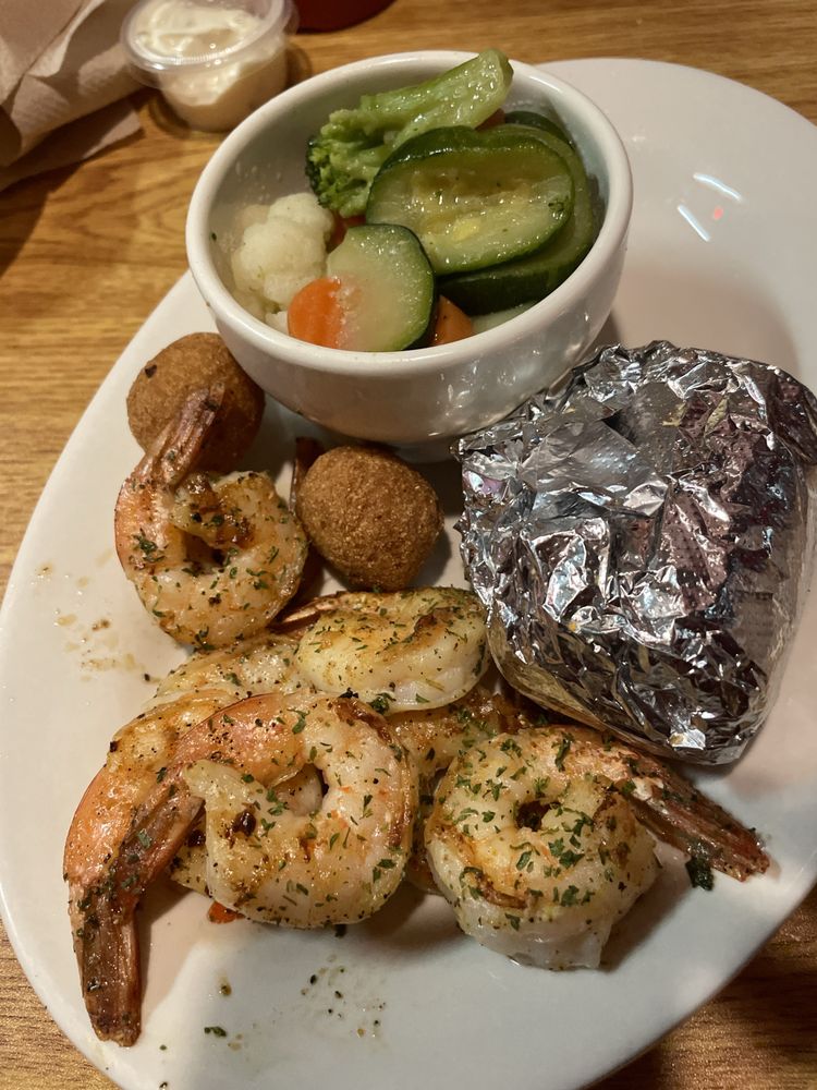 Off Tha Hook Seafood and Grill Logo