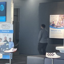 AT&T Store - Ugly and rude... he needs to be fired.
