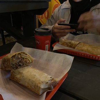 Jarro Cafe - Burrito california de suadero and pastor - Food Trucks Near Me - Houston, Texas